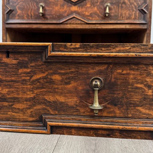 ANTIQUE 20TH CENTURY FINE QUALITY JACOBEAN BUREAU IN OAK - ADDITIONAL PHOTO 12