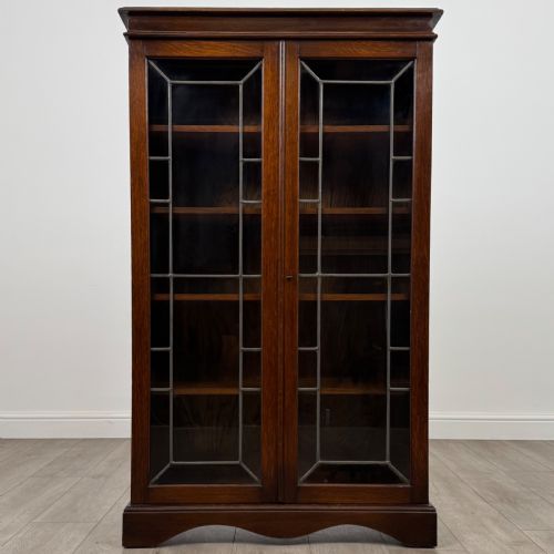 antique 20th century good quality display cabinet in oak - CATEGORY: ANTIQUE BOOKCASES - DATED EDWARDIAN