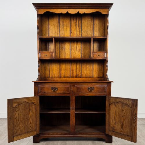 ANTIQUE 20TH CENTURY FINE QUALITY DRESSER IN OAK - ADDITIONAL PHOTO 1