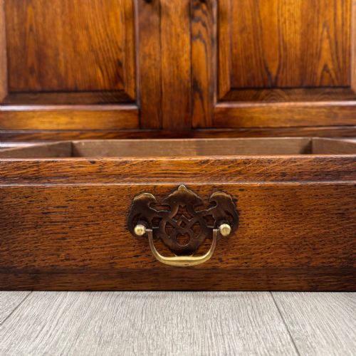 ANTIQUE 20TH CENTURY FINE QUALITY DRESSER IN OAK - ADDITIONAL PHOTO 11