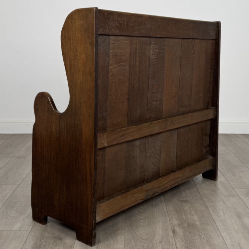ANTIQUE 20TH CENTURY FINE QUALITY SMALL OAK SETTLE - ADDITIONAL PHOTO 3