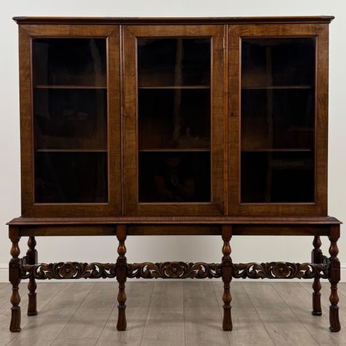 ANTIQUE 20TH CENTURY GOOD QUALITY DISPLAY CABINET IN WALNUT - ADDITIONAL PHOTO 1