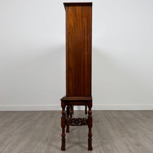 ANTIQUE 20TH CENTURY GOOD QUALITY DISPLAY CABINET IN WALNUT - ADDITIONAL PHOTO 4
