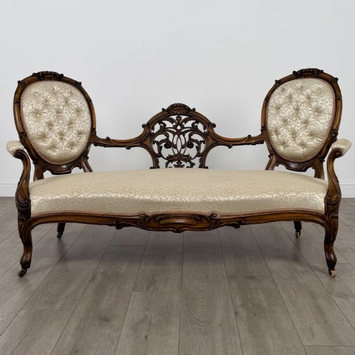antique 20th century fine cameo back sofa in walnut - CATEGORY: ANTIQUE SOFAS - DATED EDWARDIAN