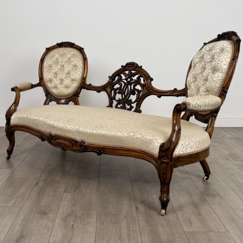ANTIQUE 20TH CENTURY FINE CAMEO BACK SOFA IN WALNUT - ADDITIONAL PHOTO 1