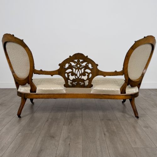 ANTIQUE 20TH CENTURY FINE CAMEO BACK SOFA IN WALNUT - ADDITIONAL PHOTO 4