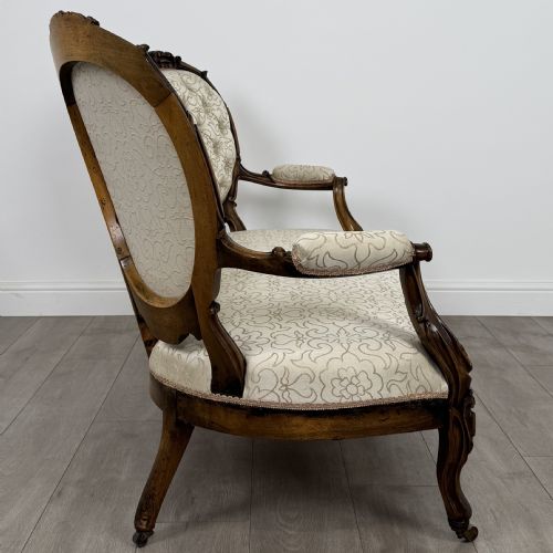 ANTIQUE 20TH CENTURY FINE CAMEO BACK SOFA IN WALNUT - ADDITIONAL PHOTO 6