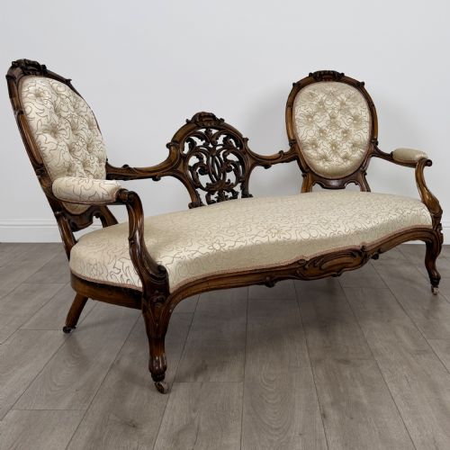 ANTIQUE 20TH CENTURY FINE CAMEO BACK SOFA IN WALNUT - ADDITIONAL PHOTO 7