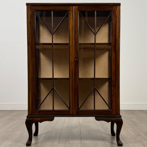 ANTIQUE 20TH CENTURY DISPLAY CABINET IN MAHOGANY - ADDITIONAL PHOTO 1