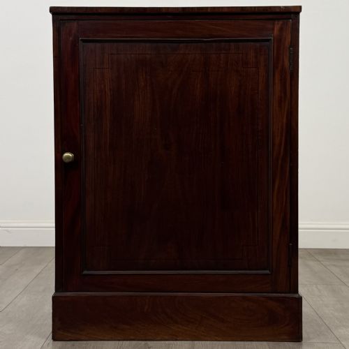 antique 18th century cupboard in mahogany - CATEGORY: ANTIQUE CUPBOARDS - DATED GEORGIAN