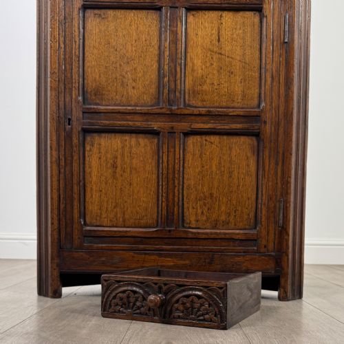 ANTIQUE 20TH CENTURY GOOD QUALITY CORNER CABINET IN OAK - ADDITIONAL PHOTO 6