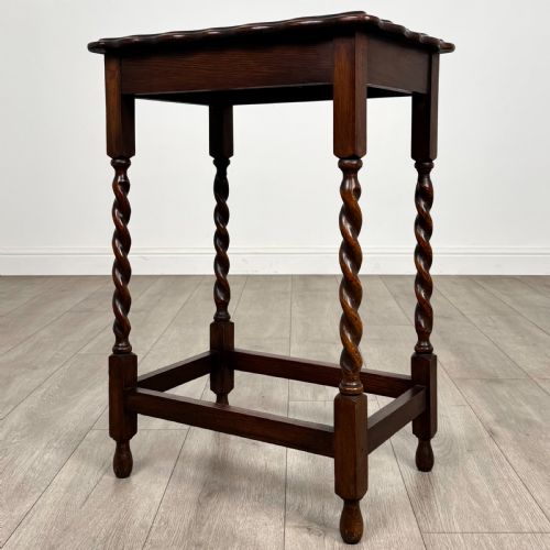 ANTIQUE 20TH CENTURY GOOD QUALITY SMALL OAK SIDE TABLE - ADDITIONAL PHOTO 1