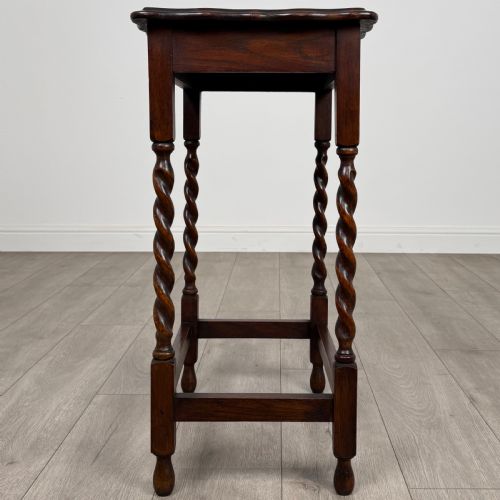 ANTIQUE 20TH CENTURY GOOD QUALITY SMALL OAK SIDE TABLE - ADDITIONAL PHOTO 2