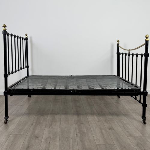 ANTIQUE 19TH CENTURY FINE QUALITY BRASS AND IRON DOUBLE BED - ADDITIONAL PHOTO 3