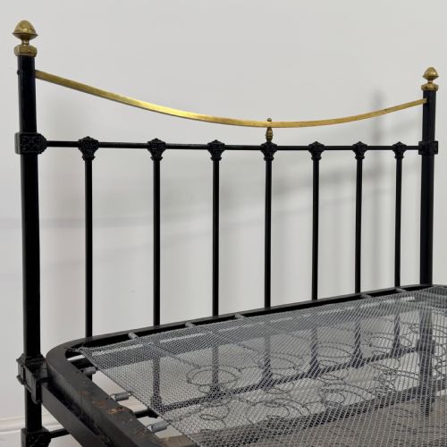 ANTIQUE 19TH CENTURY FINE QUALITY BRASS AND IRON DOUBLE BED - ADDITIONAL PHOTO 4
