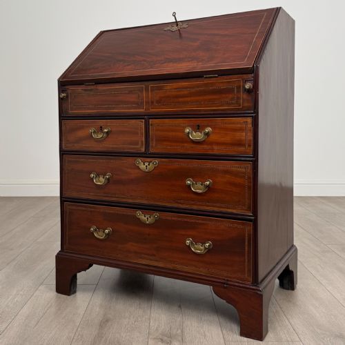 ANTIQUE 18TH CENTURY MAHOGANY BUREAU OF SMALL PROPORTIONS - ADDITIONAL PHOTO 2