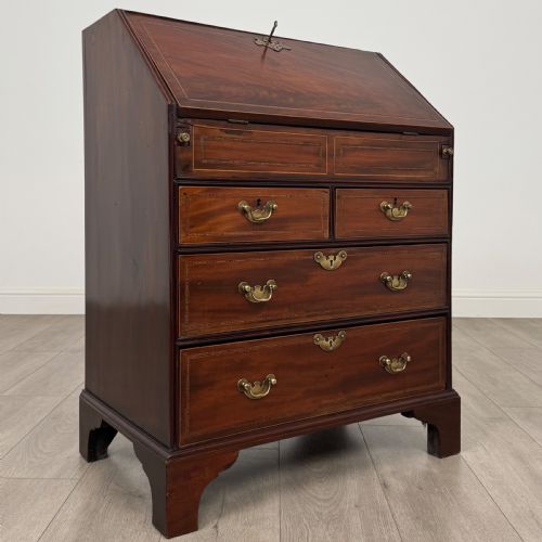 ANTIQUE 18TH CENTURY MAHOGANY BUREAU OF SMALL PROPORTIONS - ADDITIONAL PHOTO 8