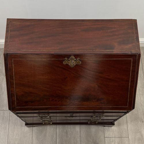 ANTIQUE 18TH CENTURY MAHOGANY BUREAU OF SMALL PROPORTIONS - ADDITIONAL PHOTO 9