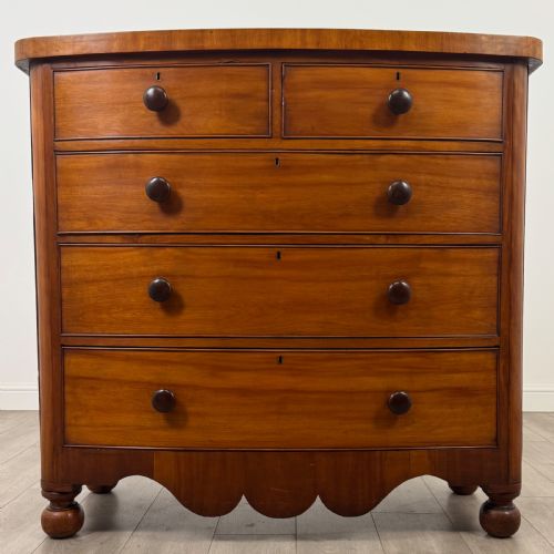 antique 19th century bow front chest of drawers in mahogany - CATEGORY: ANTIQUE CHEST OF DRAWERS - DATED VICTORIAN