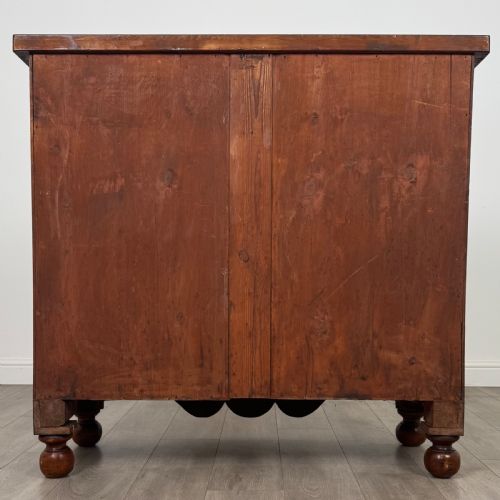 ANTIQUE 19TH CENTURY BOW FRONT CHEST OF DRAWERS IN MAHOGANY - ADDITIONAL PHOTO 4