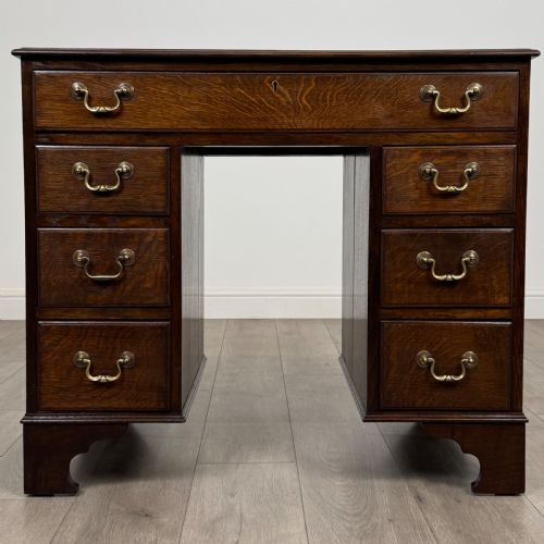 antique 20th century good quality kneehole desk in oak - CATEGORY: ANTIQUE DESKS - DATED EDWARDIAN