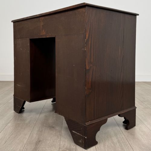 ANTIQUE 20TH CENTURY GOOD QUALITY KNEEHOLE DESK IN OAK - ADDITIONAL PHOTO 5