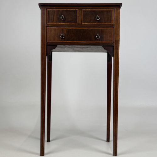 antique 20th century small mahogany side table - CATEGORY: ANTIQUE FURNITURE - DATED EDWARDIAN