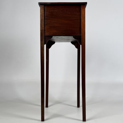 ANTIQUE 20TH CENTURY SMALL MAHOGANY SIDE TABLE - ADDITIONAL PHOTO 2