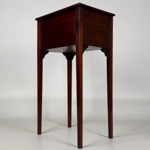 ANTIQUE 20TH CENTURY SMALL MAHOGANY SIDE TABLE - ADDITIONAL PHOTO 5