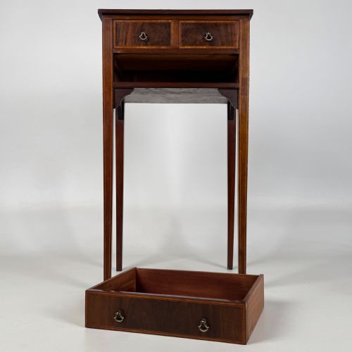 ANTIQUE 20TH CENTURY SMALL MAHOGANY SIDE TABLE - ADDITIONAL PHOTO 9
