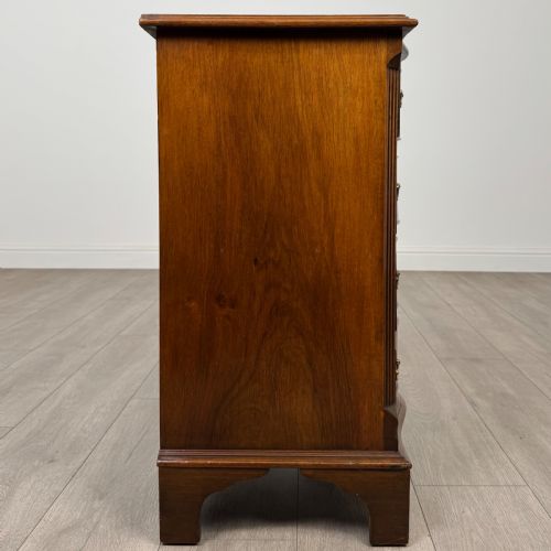 ANTIQUE 20TH CENTURY SERPENTINE CHEST OF DRAWERS IN BURR WALNUT - ADDITIONAL PHOTO 6