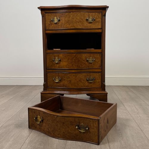 ANTIQUE 20TH CENTURY SERPENTINE CHEST OF DRAWERS IN BURR WALNUT - ADDITIONAL PHOTO 9