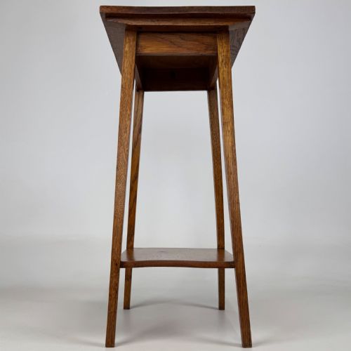 ANTIQUE 20TH CENTURY GOOD QUALITY SIDE TABLE IN GOLDEN OAK - ADDITIONAL PHOTO 1
