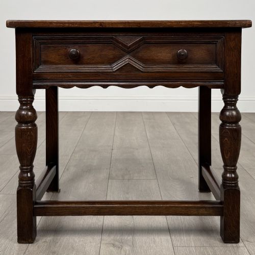 antique 20th century geometric side table in oak - CATEGORY: ANTIQUE TABLES - DATED EDWARDIAN