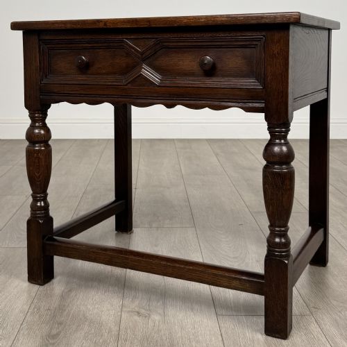 ANTIQUE 20TH CENTURY GEOMETRIC SIDE TABLE IN OAK - ADDITIONAL PHOTO 1