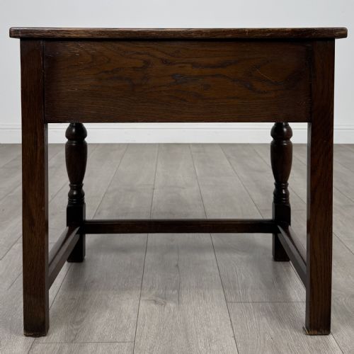 ANTIQUE 20TH CENTURY GEOMETRIC SIDE TABLE IN OAK - ADDITIONAL PHOTO 4