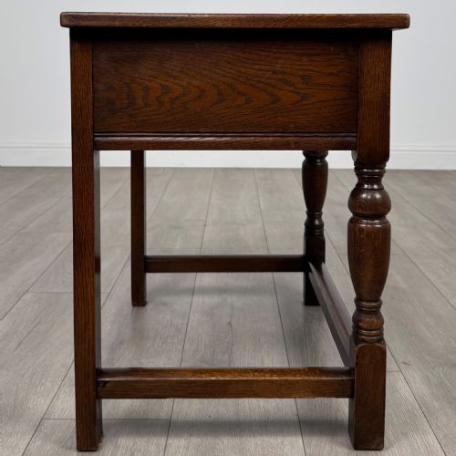 ANTIQUE 20TH CENTURY GEOMETRIC SIDE TABLE IN OAK - ADDITIONAL PHOTO 6