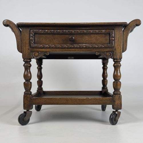 antique 20th century oak coffee table on casters - CATEGORY: ANTIQUE FURNITURE - DATED EDWARDIAN