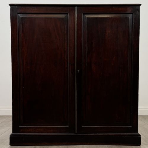 antique 18th century good quality cupboard in mahogany - CATEGORY: ANTIQUE CUPBOARDS - DATED GEORGIAN