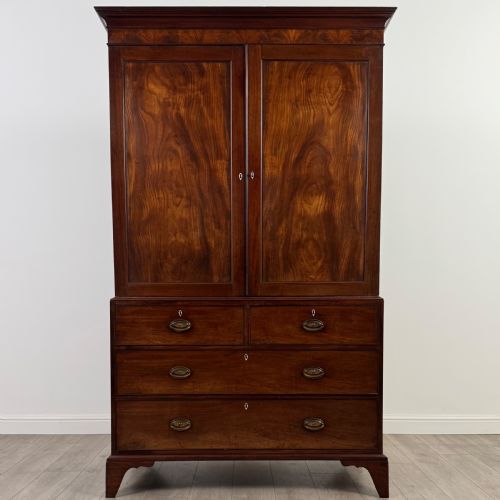 ANTIQUE 18TH CENTURY LINEN PRESS CUPBOARD IN MAHOGANY - ADDITIONAL PHOTO 2
