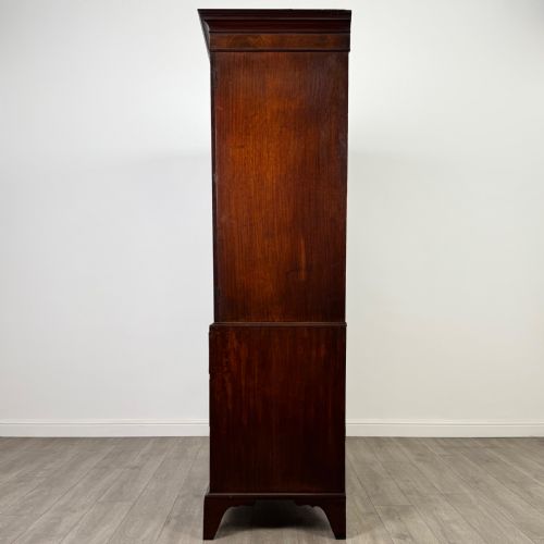 ANTIQUE 18TH CENTURY LINEN PRESS CUPBOARD IN MAHOGANY - ADDITIONAL PHOTO 3