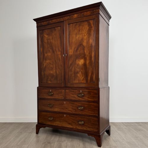 ANTIQUE 18TH CENTURY LINEN PRESS CUPBOARD IN MAHOGANY - ADDITIONAL PHOTO 4