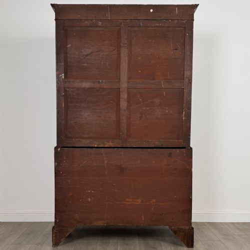 ANTIQUE 18TH CENTURY LINEN PRESS CUPBOARD IN MAHOGANY - ADDITIONAL PHOTO 6