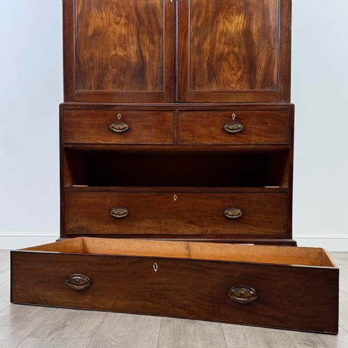 ANTIQUE 18TH CENTURY LINEN PRESS CUPBOARD IN MAHOGANY - ADDITIONAL PHOTO 10