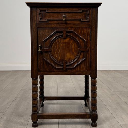 antique 20th century jacobean style cabinet in oak - CATEGORY: ANTIQUE CUPBOARDS - DATED EDWARDIAN
