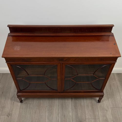 ANTIQUE 20TH CENTURY FINE QUALITY DISPLAY CABINET IN MAHOGANY - ADDITIONAL PHOTO 9