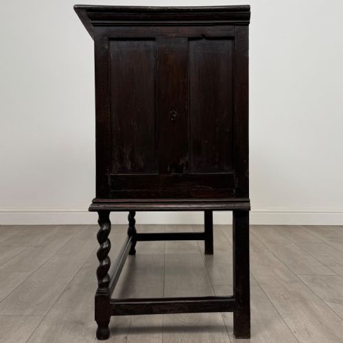 ANTIQUE 18TH CENTURY FINE QUALITY CARVED OAK CUPBOARD - ADDITIONAL PHOTO 3