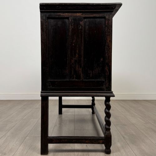 ANTIQUE 18TH CENTURY FINE QUALITY CARVED OAK CUPBOARD - ADDITIONAL PHOTO 7
