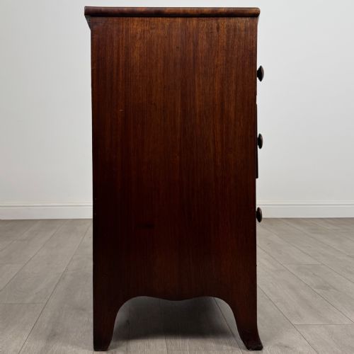 ANTIQUE 18TH CENTURY SMALL MAHOGANY BOW FRONT CHEST OF DRAWERS - ADDITIONAL PHOTO 6