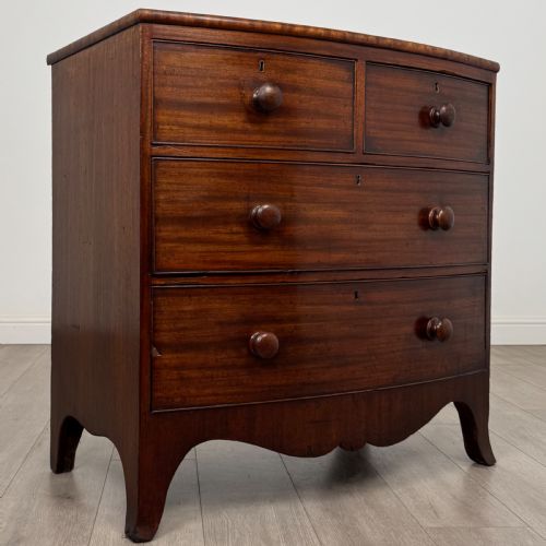 ANTIQUE 18TH CENTURY SMALL MAHOGANY BOW FRONT CHEST OF DRAWERS - ADDITIONAL PHOTO 7